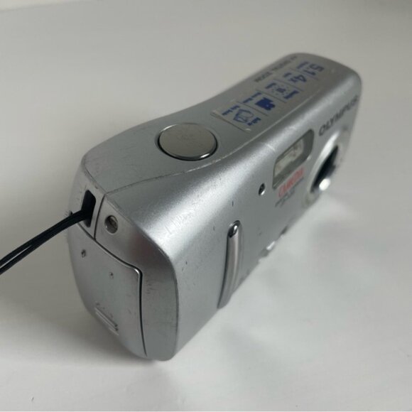 Olympus D-435 digital camera - Picture 2 of 6